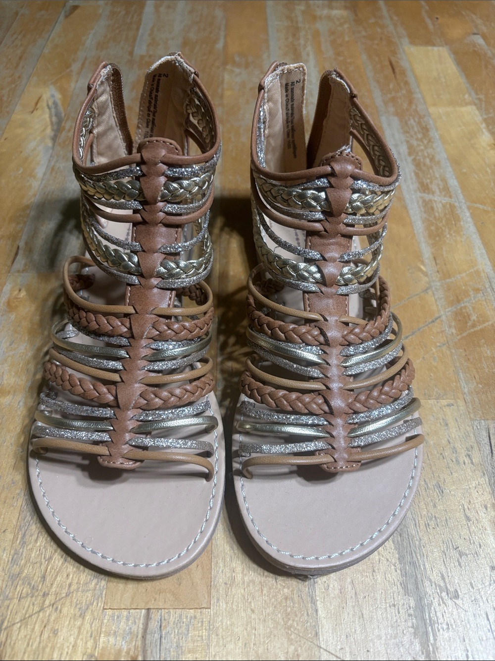 Seychelles NWOT Girls Braided Strappy Sandals in Brown Silver and Gold